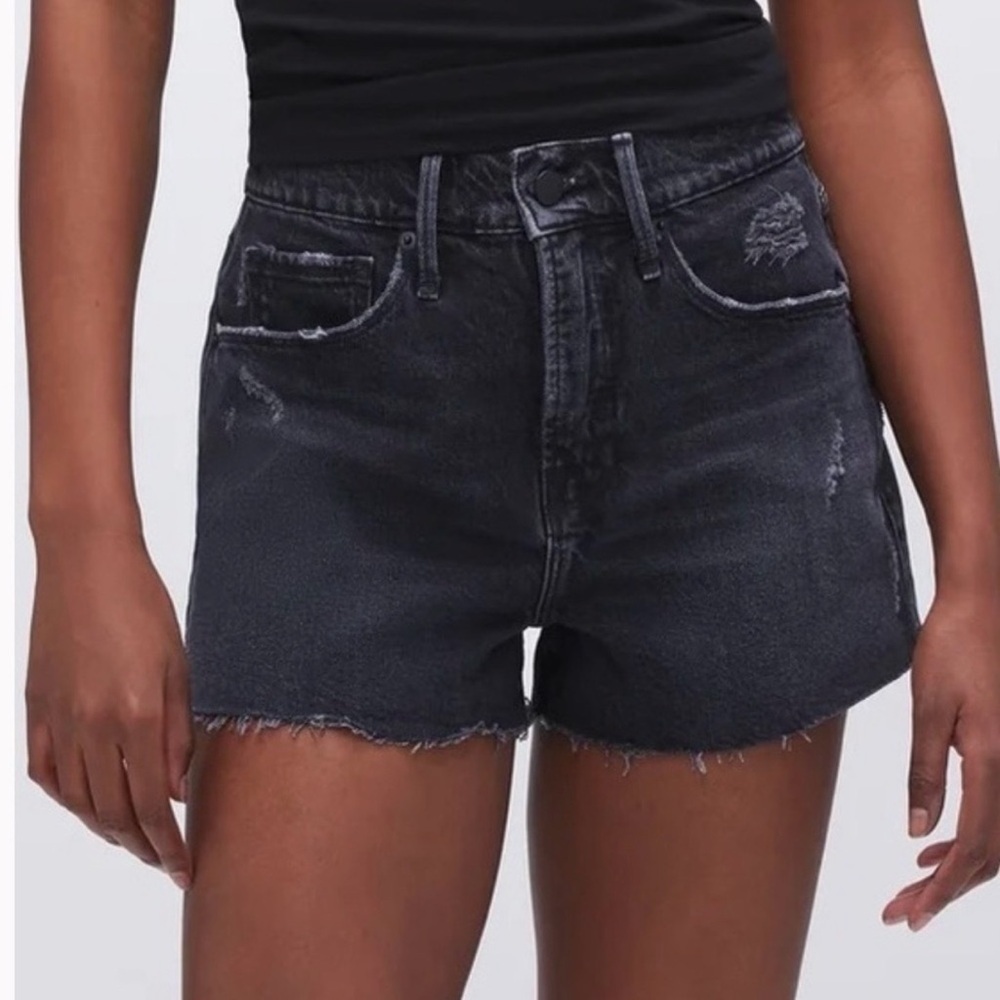 GOOD AMERICAN Good 90s Raw Hem Short NWT
Black Size 4 / 27